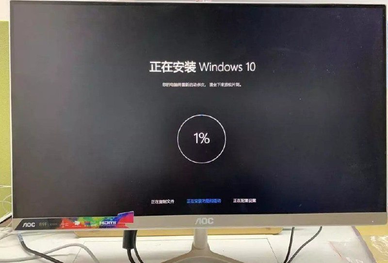#网站分享 办公偷懒神器 摸鱼网站模拟跟真实一样的系统升级界面，完全看不出真假，想偷懒进入这个页面使用方法：进入网站后选择好的模拟主题，按F11进入全屏模式，不管你键盘上怎么敲击都是无效的，只有按F11才会退出全屏！网站地址：
